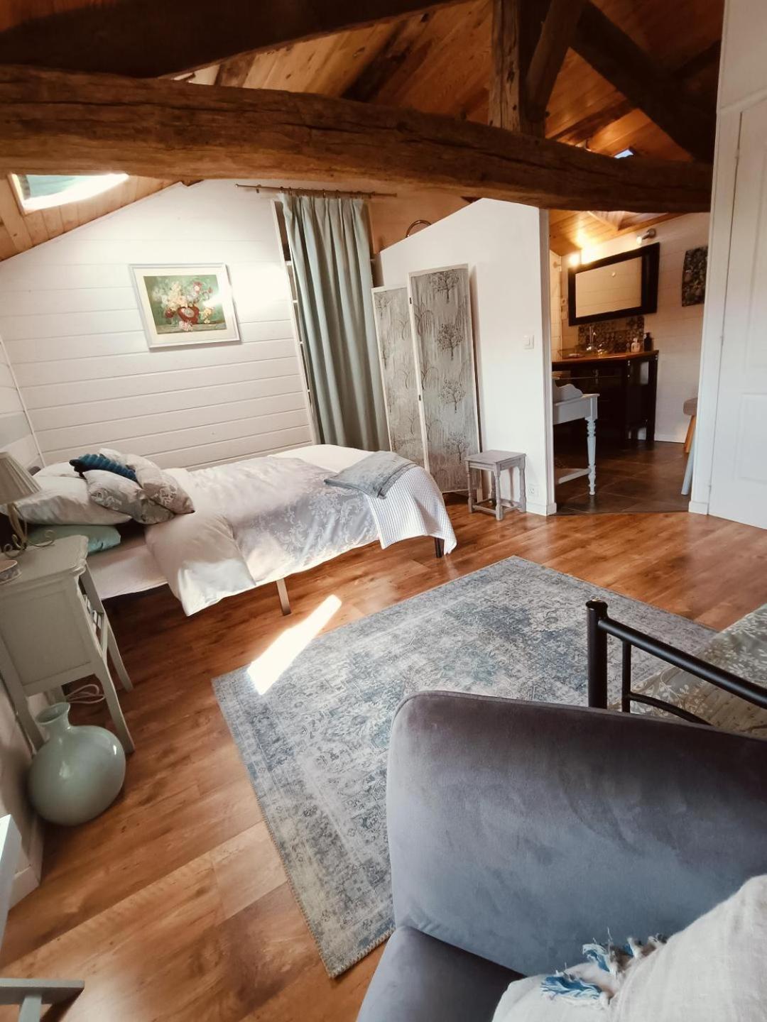 'Quelle Belle Vue' Chambre D'Hote Confolens Exterior photo